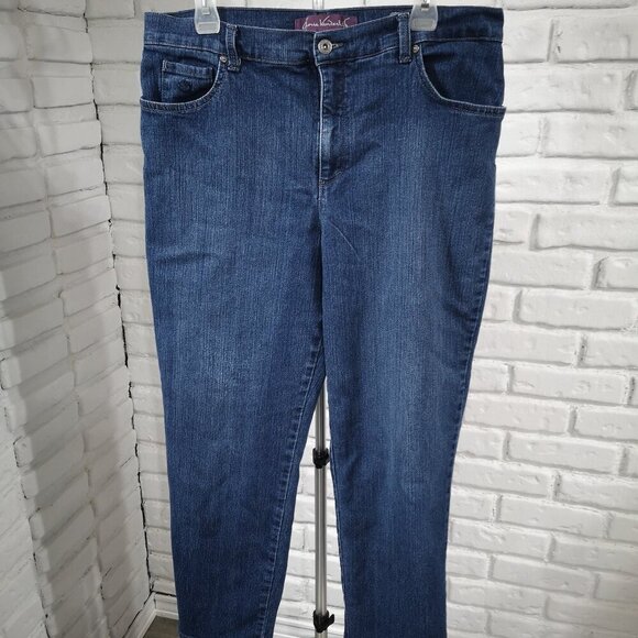 Gloria Vanderbilt Amanda Ladies Size 16 Short Medium Wash Zipper & Button Jeans - Picture 1 of 13
